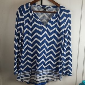 Lucky brand pop over v neck medium tunic type